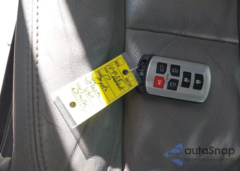 2017 Toyota Sienna Xle 8 Passenger из США, поврежденный, VIN 5TDYZ3DC7HS867161